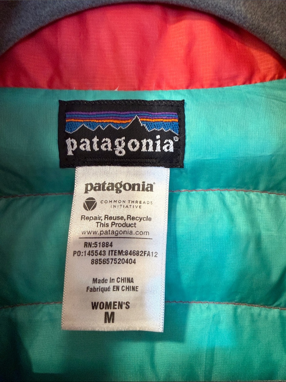 Patagonia Women’s Down Sweater Jacket Red Teal 800 Fill Goose Down FA12- SZ M - Picture 3 of 14